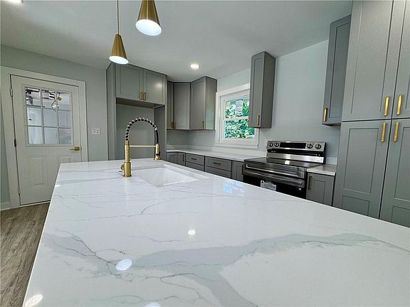 2nd image of 2224 Doris Dr