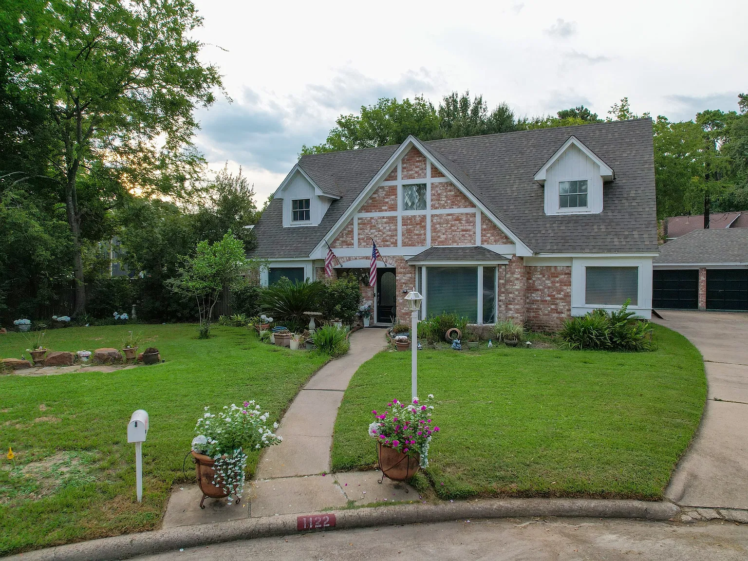 5 bed, 2.5 bath, 3060 sqft, $2,750 — Photo 2