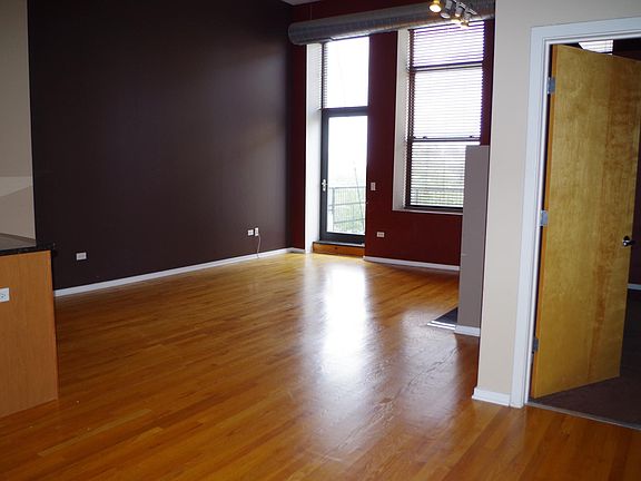5th image of 1645 W Ogden Ave Unit 430