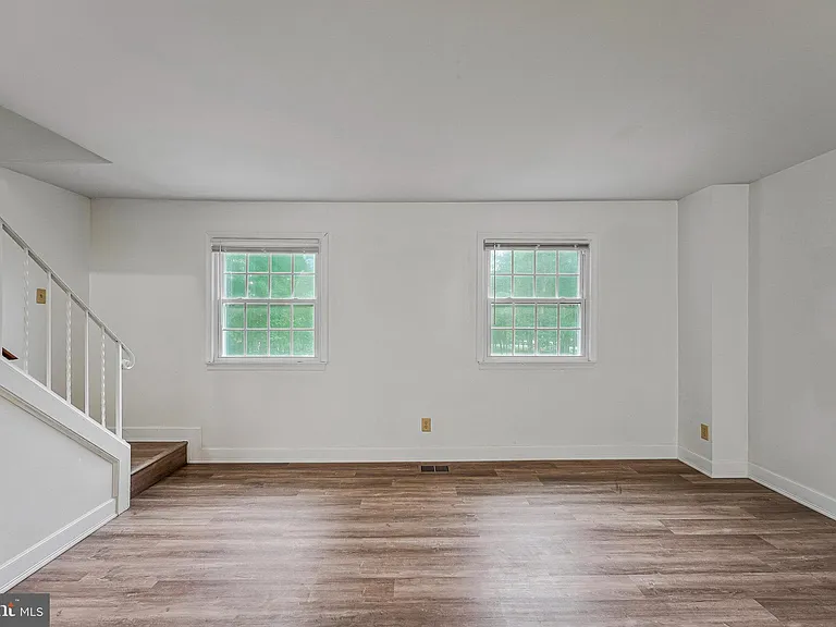 14707 Bentley Sq — Photo 17