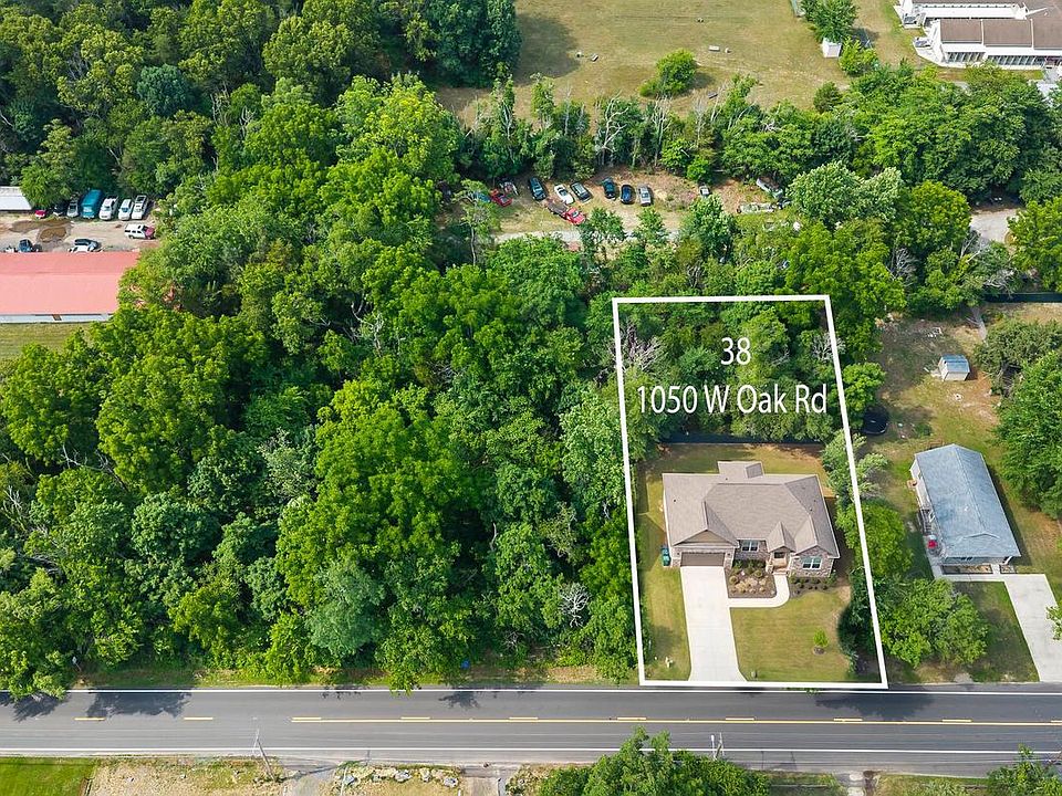 1st image of 1050 W Oak Rd