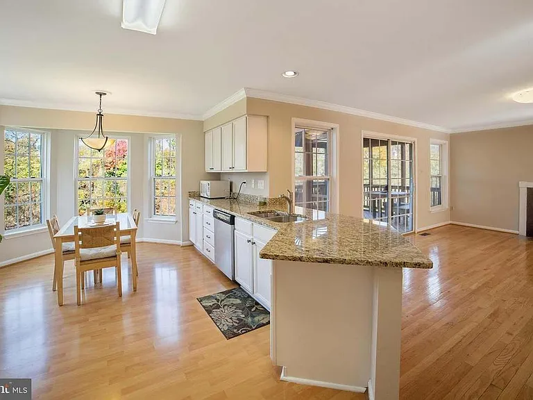 18404 Crownsgate Cir — Photo 9