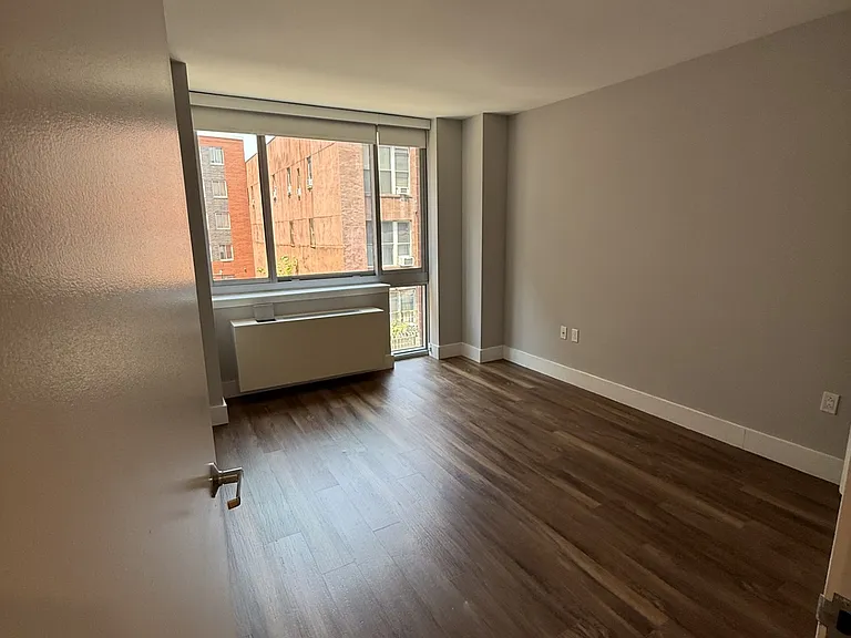 22 E 1st St #406 — Photo 7