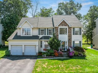 27 Ginger Dr, Edison, NJ 08837