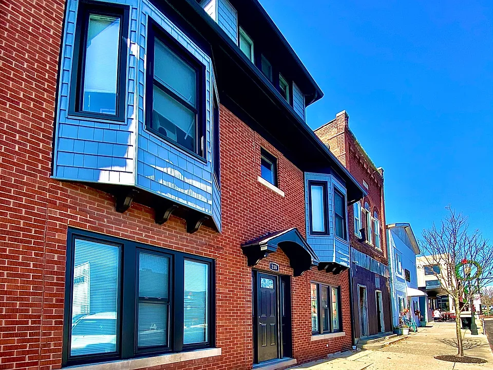 218 S Main St