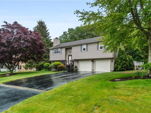 6 Lisa Ln, Bristol, RI 02809