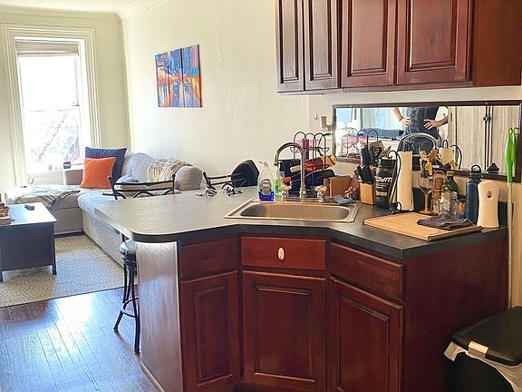 3rd image of 65 Carmine St APT C1