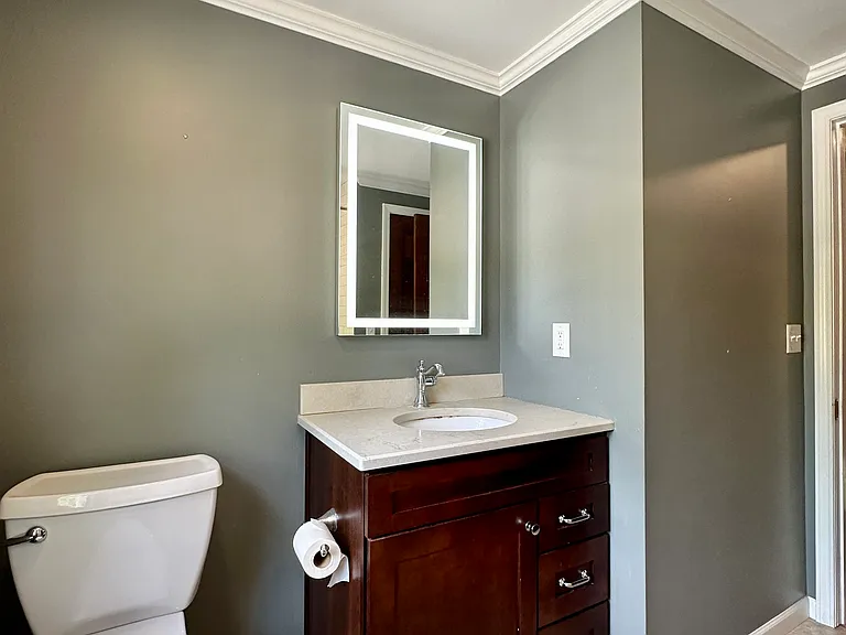 932 Robinson St — Photo 18