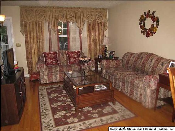 5th image of 460 Armstrong Ave