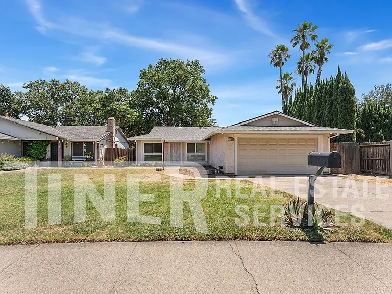 9586 Meadowgreen Cir — Photo 1