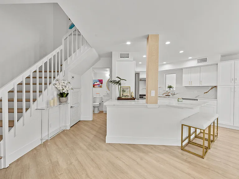 288 Seabreeze Cir — Photo 13