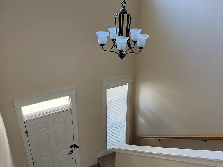 1115 SW Center St — Photo 3