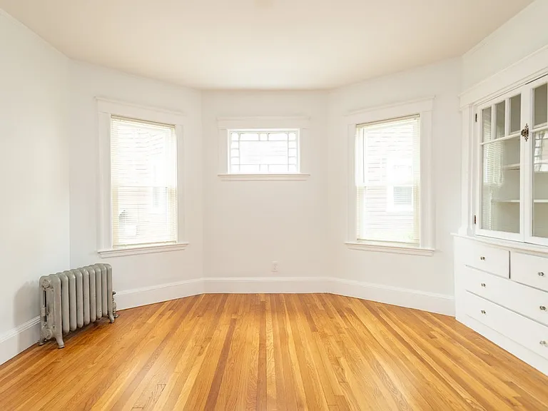15 Romsey St #3 — Photo 2