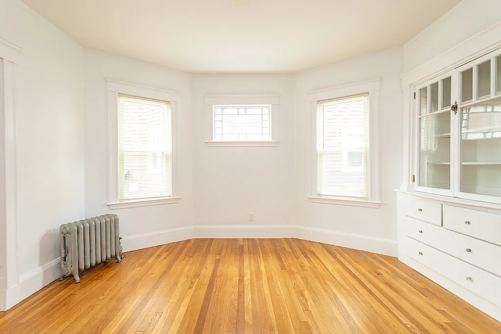 Building Photo - 15 Romsey St #3