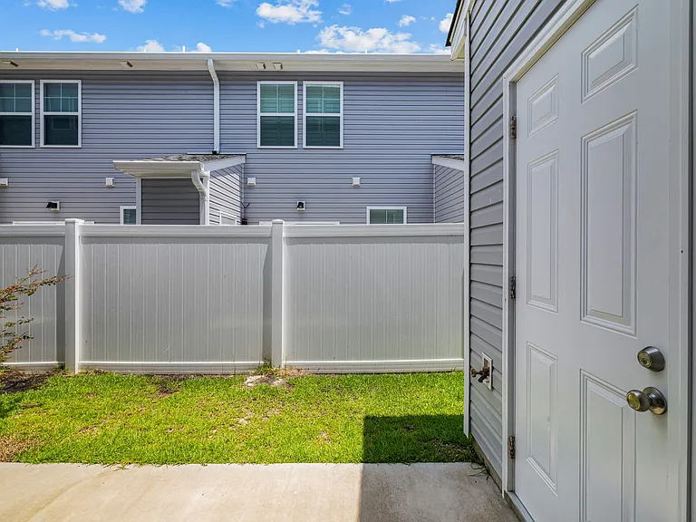 306 Starfish Ln — Photo 38