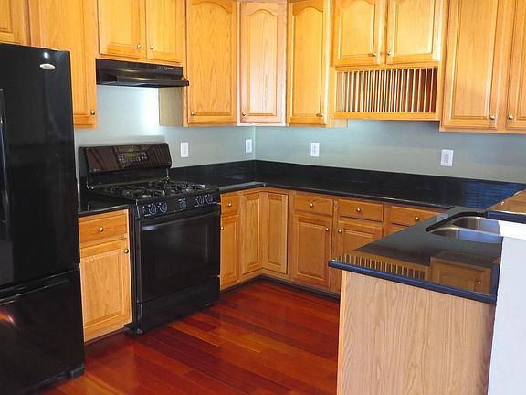 5th image of 18465 Montview Sq