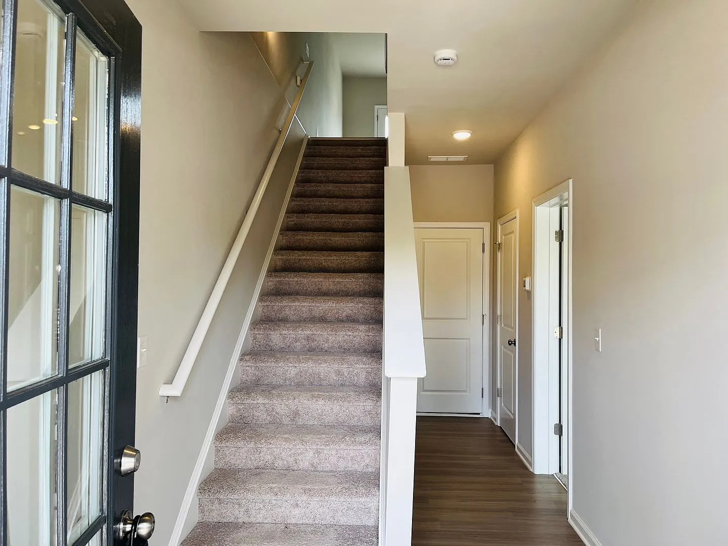 Like New Townhome Located On The Newnan Linc! Must See! — Photo 3