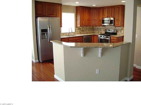 4th image of 5297 Berkshire Dr