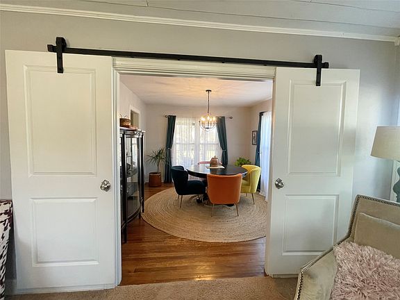 5th image of 1208 Carolina St