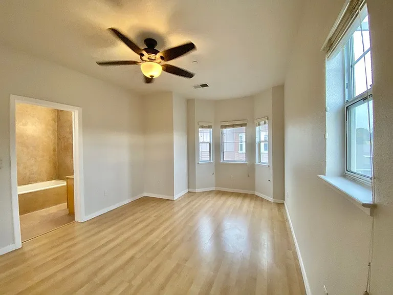Valley Oak Drive, 140 * — Photo 18