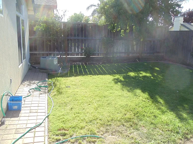 131 Legacy St — Photo 25