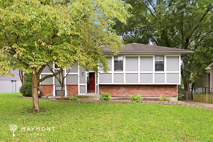 312 NE Lakeview Dr