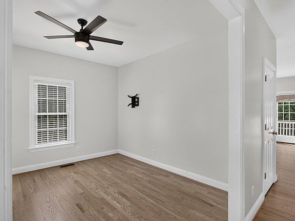 5th image of 106 Bell Creek Dr
