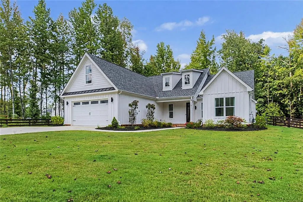 4 bed, 4.0 bath, 2492 sqft, $4,995 — Photo 2