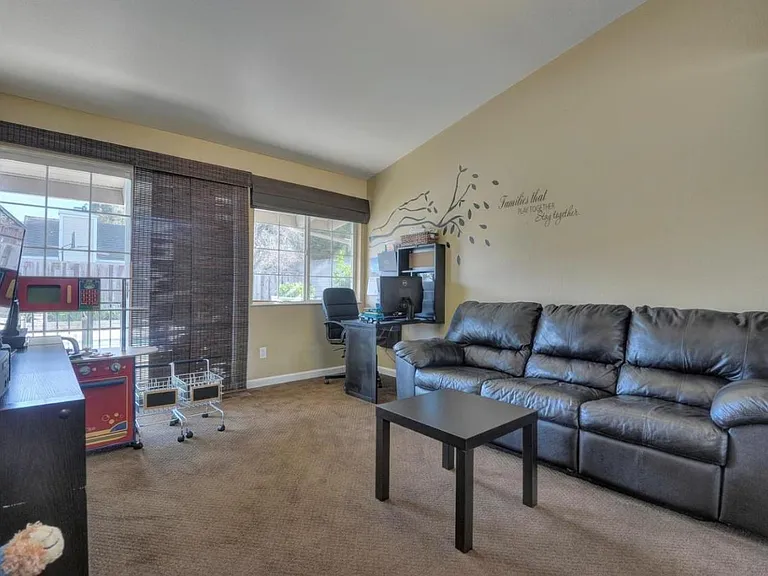 38061 Iris Ct — Photo 11