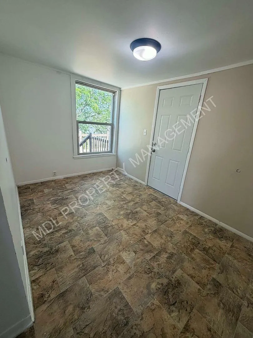 727 N Hamilton Street — Photo 3