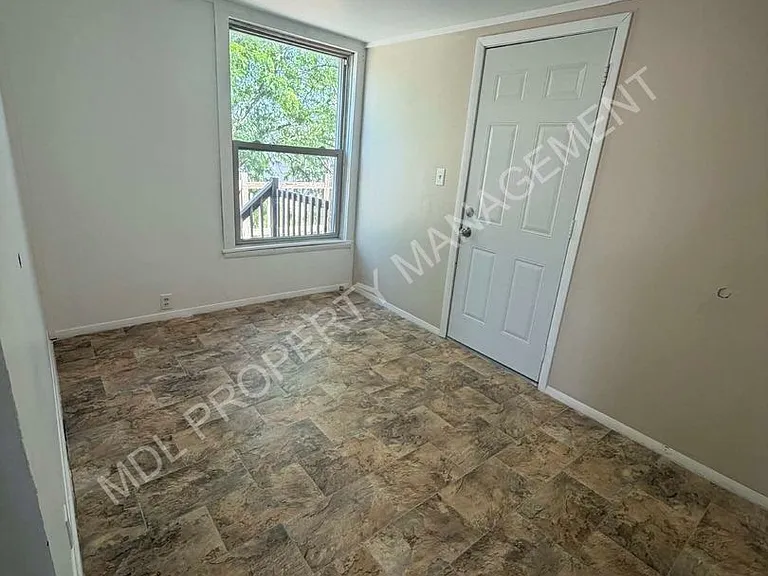 727 N Hamilton Street — Photo 4