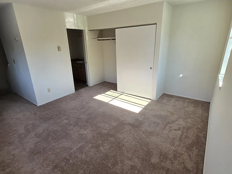 5240 15th Ave NE #401 — Photo 9