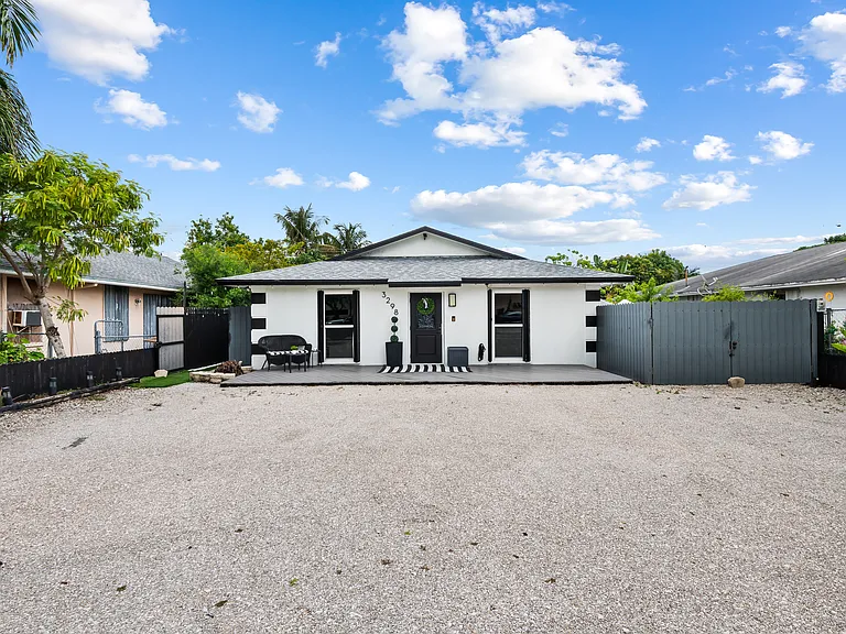 3298 N Dixie Hwy — Photo 13