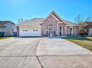 21 Alexander Ct, Angleton, TX 77515