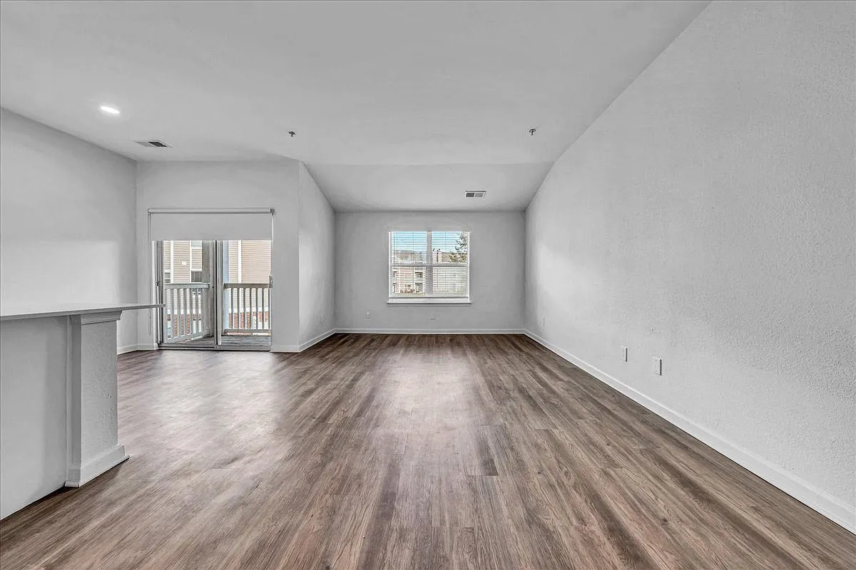 The Vinings Apartments — Photo 3