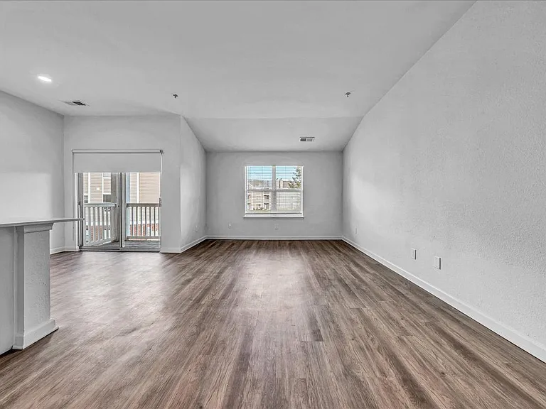 The Vinings Apartments — Photo 3