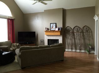 204 Majestic Oak Cir, Lake Jackson, TX 77566