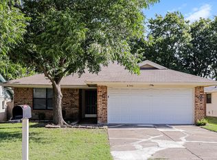 8540 Whitney Dr, White Settlement, TX 76108