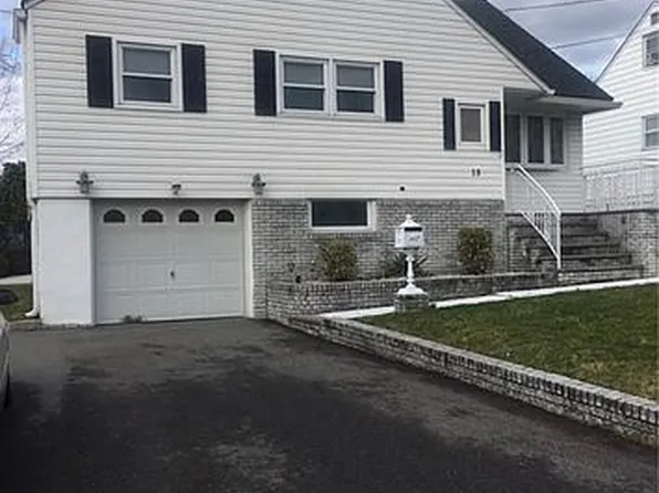 19 Jonquil Cir, Fords, NJ 08863