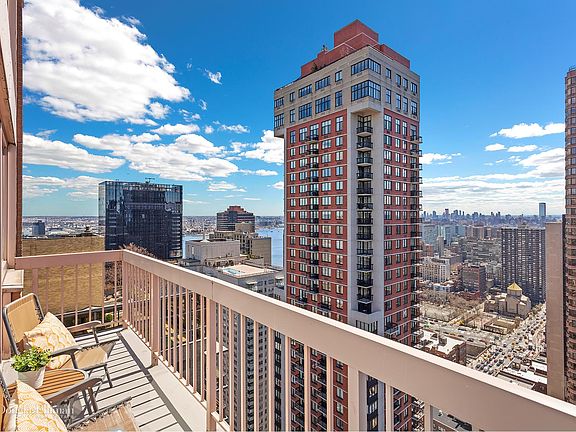 5th image of 235 E 40th St APT 41A