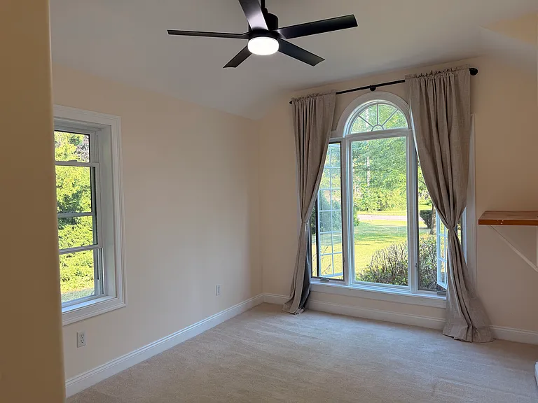 18 Kirby Rd — Photo 2