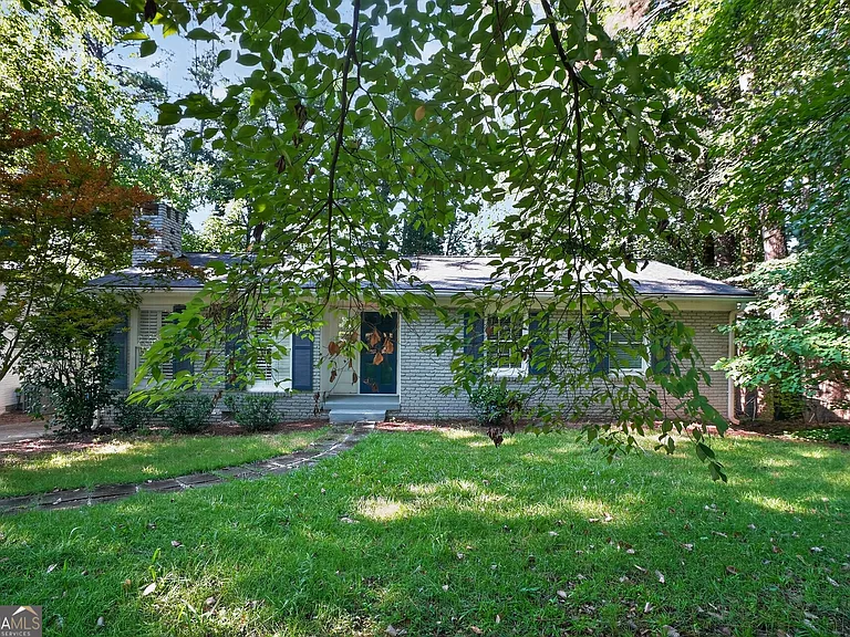 807 Cardova Dr NE — Photo 2
