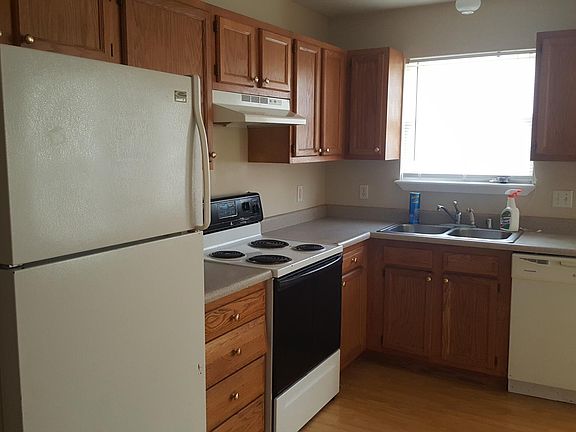 5th image of 301 Garnet Dr