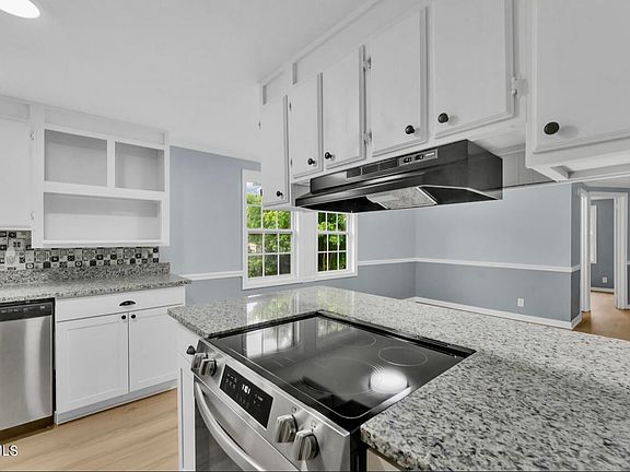4th image of 306 Calumet Ct