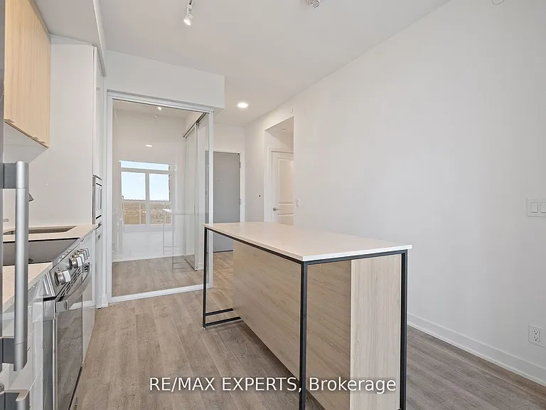 50 Upper Mall Way #B1504 — Photo 21