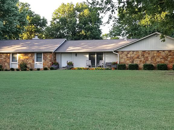 2nd image of 9545 Arlington Ct