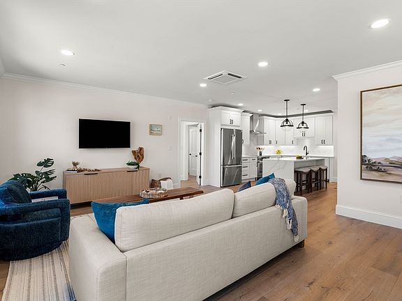 4th image of 18 Franklin St #402