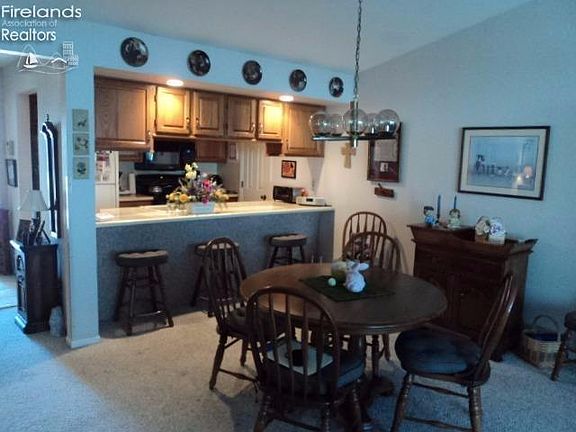 4th image of 4501 Pinewood Dr APT 202