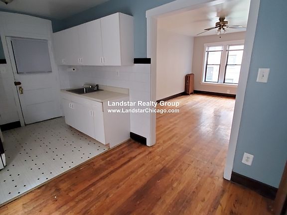 4th image of 4021 W Melrose St APT 1S