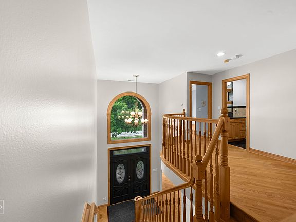 4th image of 1017 E Red Oak St